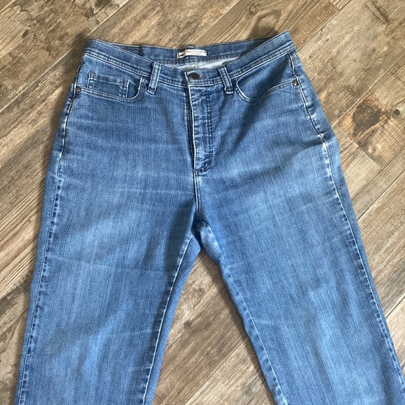 Lee Classic Fit Straight Leg Woman’s Jeans - Picture 2 of 16